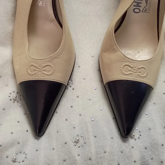 ❤️SALVATORE FERRAGAMO GANCINI 2 Tone Slingback Kitten Heel Shoes 6 1/2 B - Picture 4 of 8